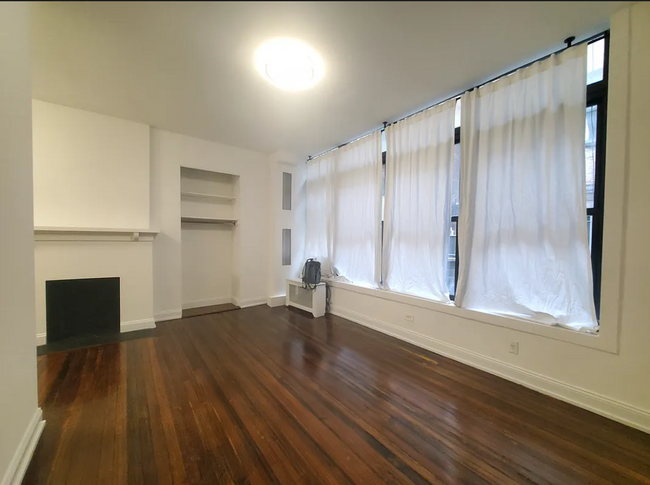 Building Photo - 60 W 9th St Rental