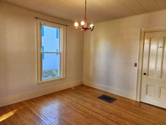 Bedroom 1 - Side Window - 46 Saunders St Unit FLOOR 1