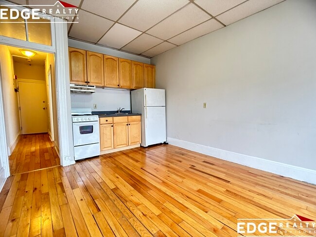 Building Photo - 21 Linden St Rental