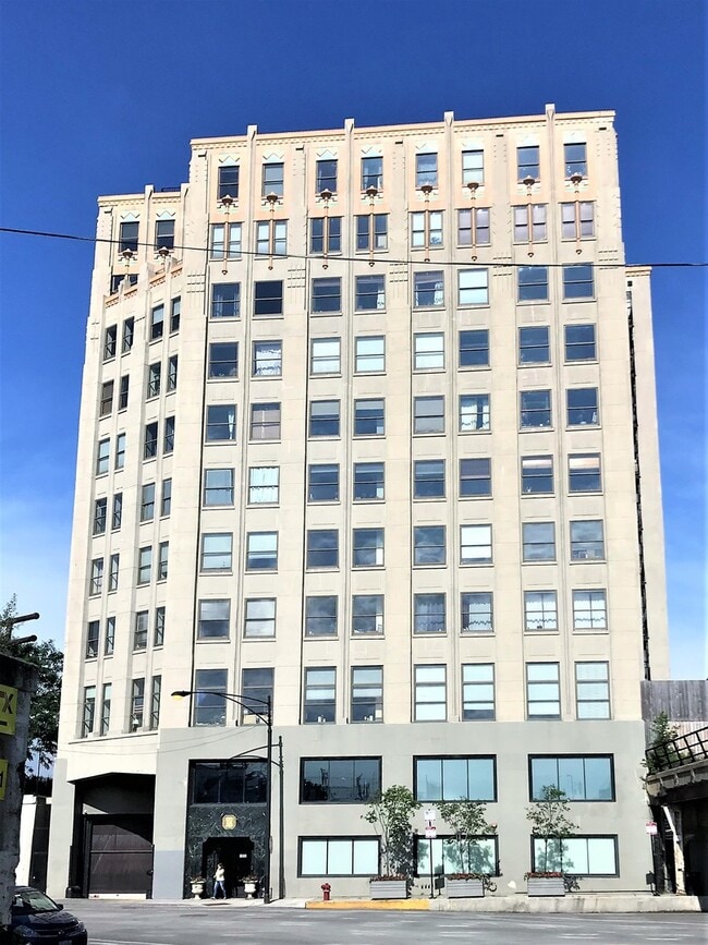 Building Photo - 1550 S Blue Island Ave Unit 720