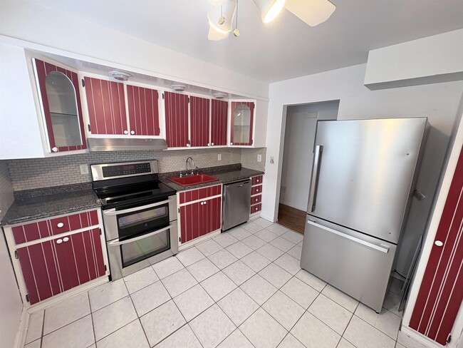 24 Colonial Dr Unit 2