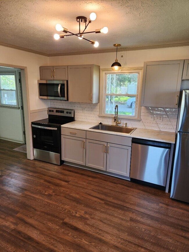 Photo - 1820 Woodman Dr