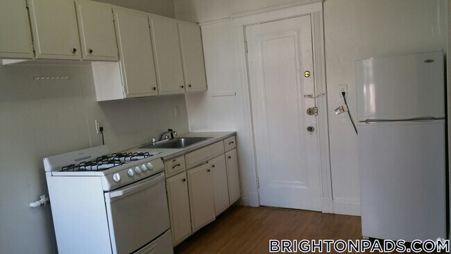 Building Photo - 1820 Commonwealth Ave Unit 32 Rental