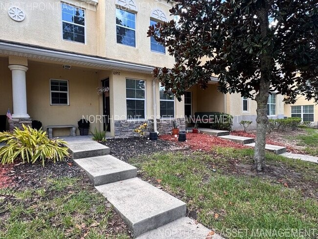 Building Photo - Summerfield Townhome