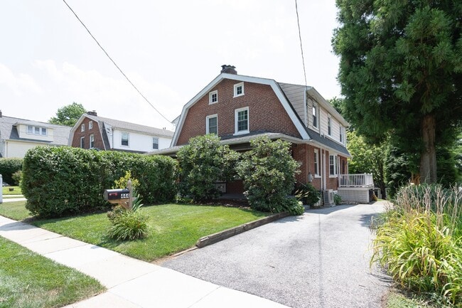 Photo - 444 St Davids Ave