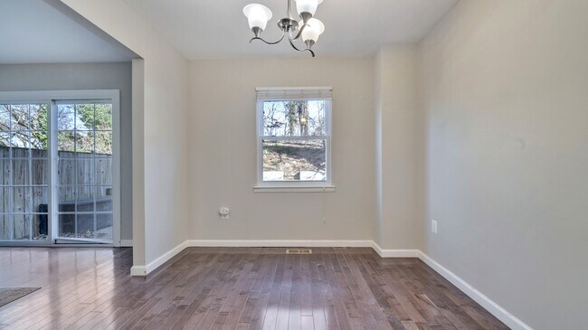 Photo - 4364 Varnum Pl NE