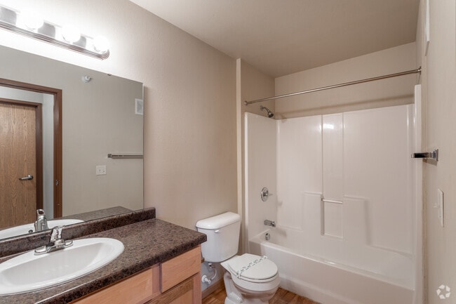 2BR, 1BA – 961SF