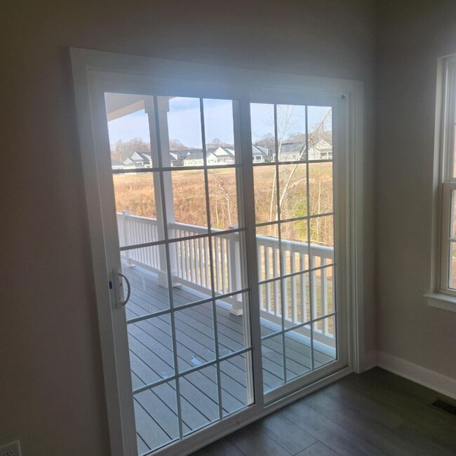 Photo - 211 Woodcreek Rd