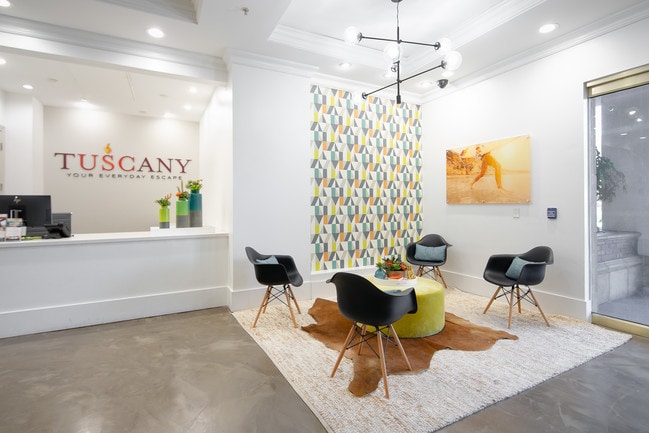 VESTÍBULO - Tuscany Apartments Student Living