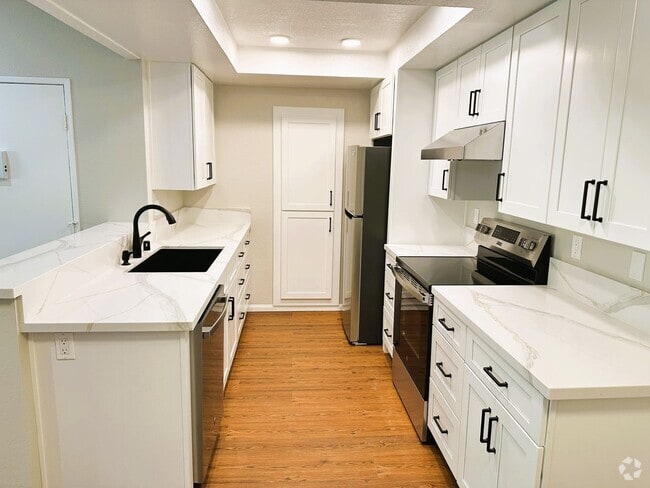 Building Photo - Fully Remodeled Second Story Condo with La... Unit 356