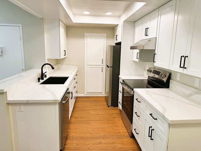 Fully Remodeled Second Story Condo with La... - Fully Remodeled Second Story Condo with La... Unit 356