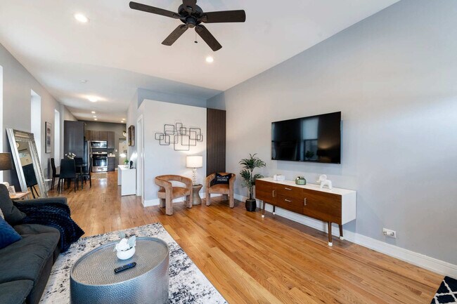 Photo - 109 S Paulina St Unidad ID1244958P