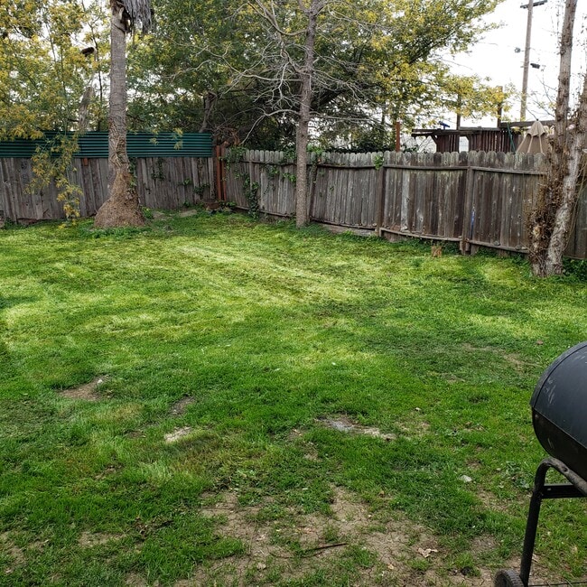 Photo - 325 Falcon Dr