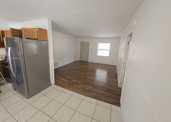 Photo - 221 Edison Drive