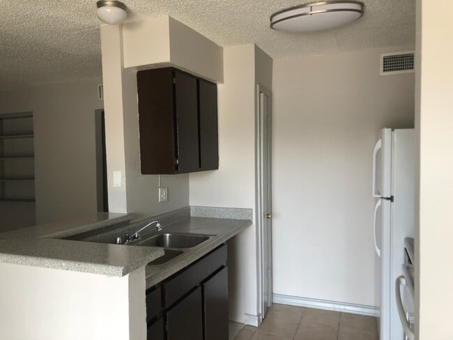 Photo - La Residencia