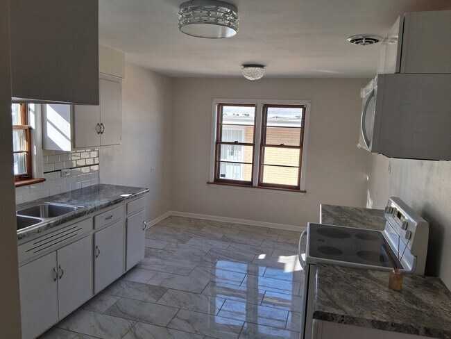 Photo - 360 Streamside Dr