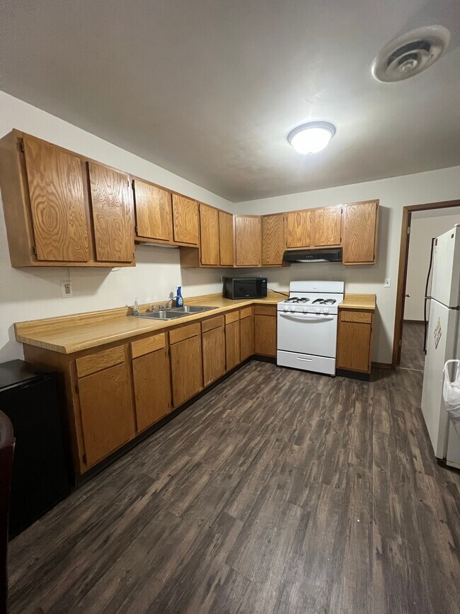 Photo - 103 Grand Ave E Unit 2