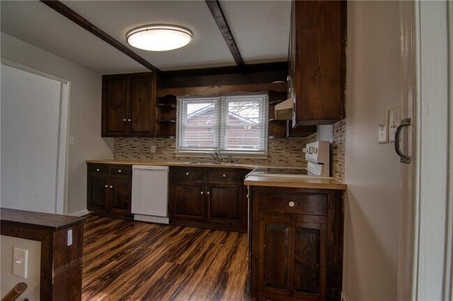 Photo - 2232 Old Spring Rd