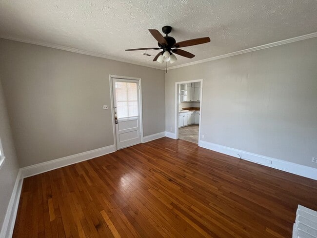 Photo - 3 Bedrooms, 1 Bathrooms - Celanese House