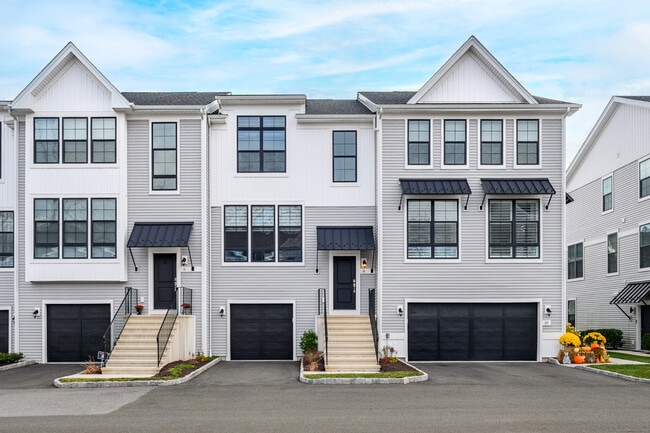 Building Photo - 8 Brentwood Cir Unit 8