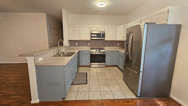 Photo - 332 Summerville Ct