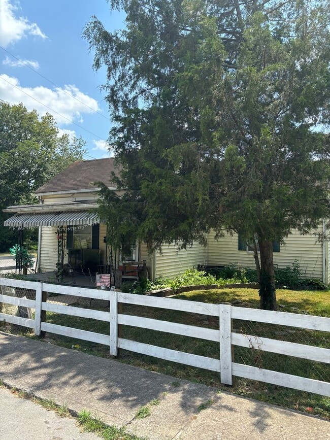 Photo - 308 E Chestnut St