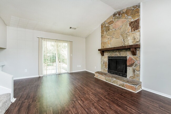 Photo - 6198 Creekford Dr