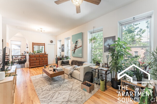 Building Photo - 2732 W Chicago Ave Unit 2R Rental