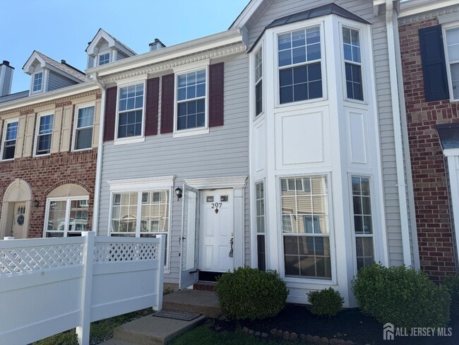 Photo - 207 Darwin Ln