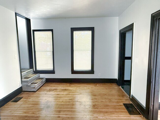 Photo - Large 6 Bedroom, 2 Full Bath Home!