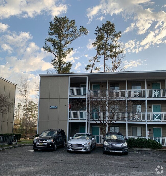 Building Photo - Renovated 1st Floor 1 Bedroom Condo Seahaw... Unit B-1