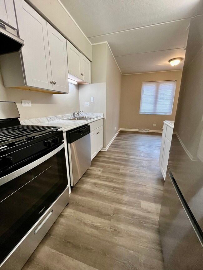 Photo - 914 School St