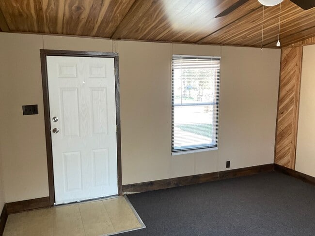 Photo - 2 Bedrooms, 1 Bath Mobile Home