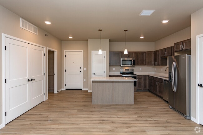 2BR, 2BA - 1,147SF