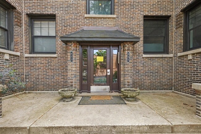 Photo - 857 W Ainslie St Unit G