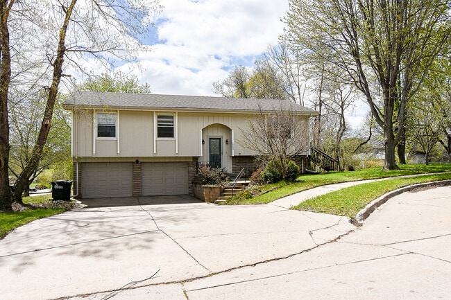 Photo - 10205 T Cir