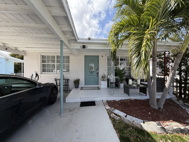 Photo - 417 N F St