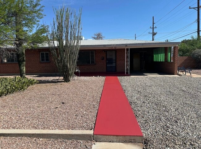 1739 E Edison St