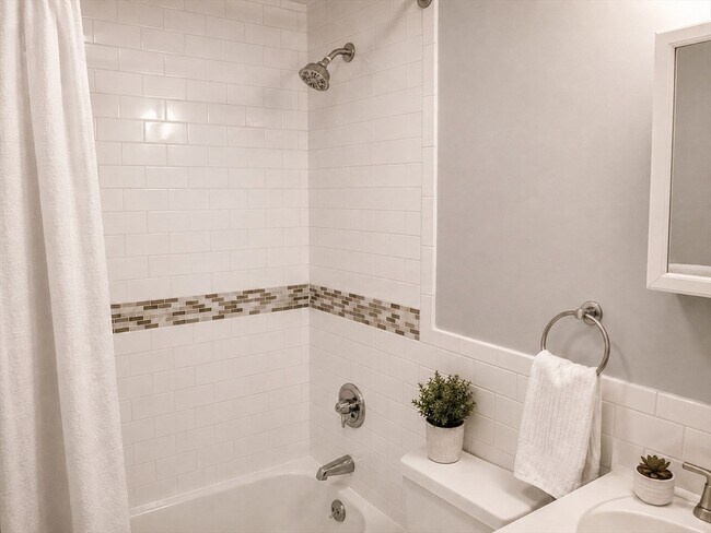 Photo - 389 Beacon St Unit 4