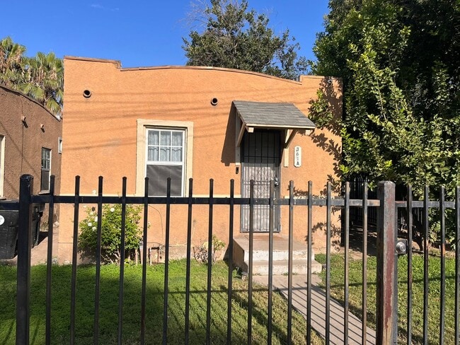 Building Photo - 361 W 16th St Unit A
