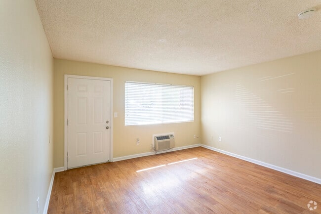 1 BR, 1 BA - 650 SF - Mapleview Apt. Homes