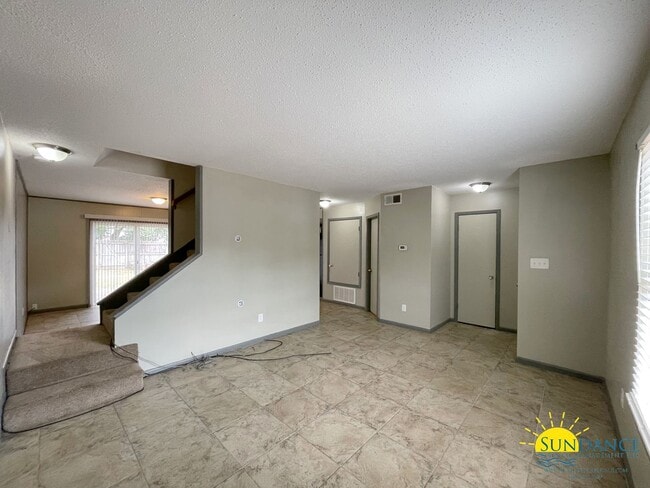 Photo - 144 Valencia Dr