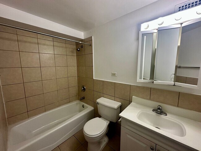 Photo - 4180 N Marine Dr Unit 1006