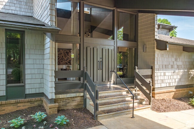 Entrada a la casa club - Yester Oaks Apartments