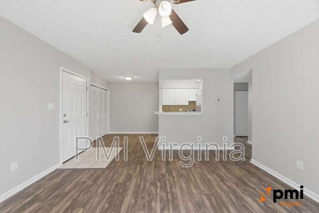 Photo - 326 Wells Ct