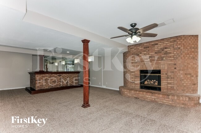 Photo - 212 Royallmanor Ln
