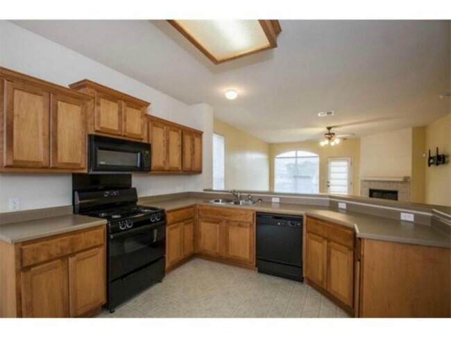 Photo - 833 Rusk Rd