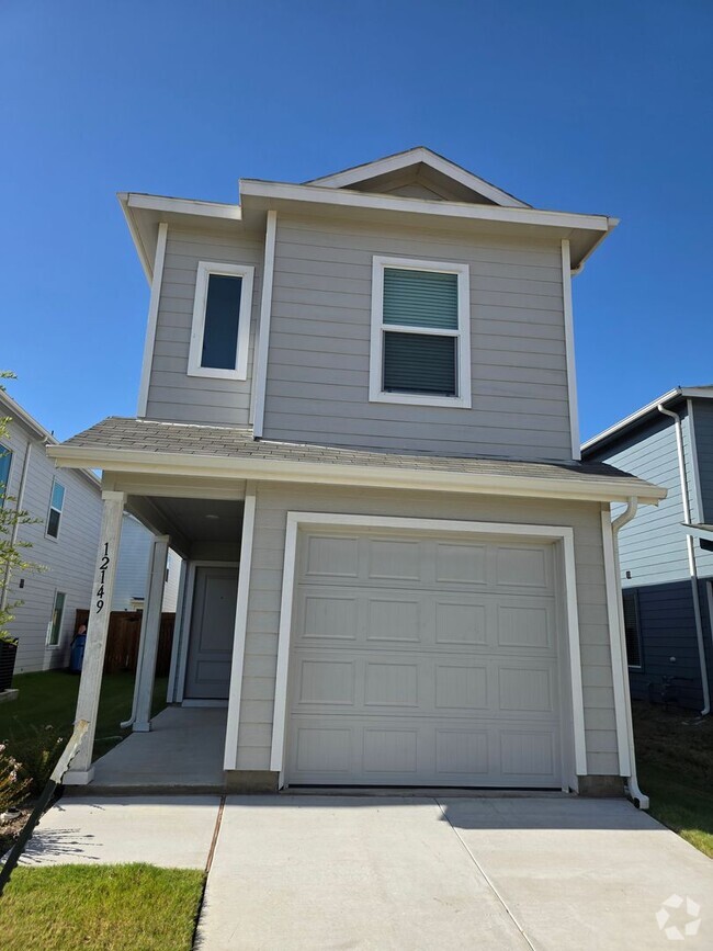 Building Photo - "Feel Right at Home – Modern 3 Bed, 2.5 Ba...