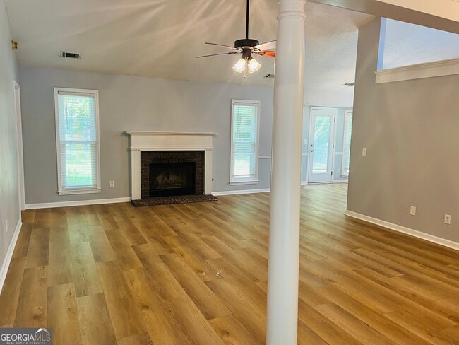 Photo - 165 River Park Dr