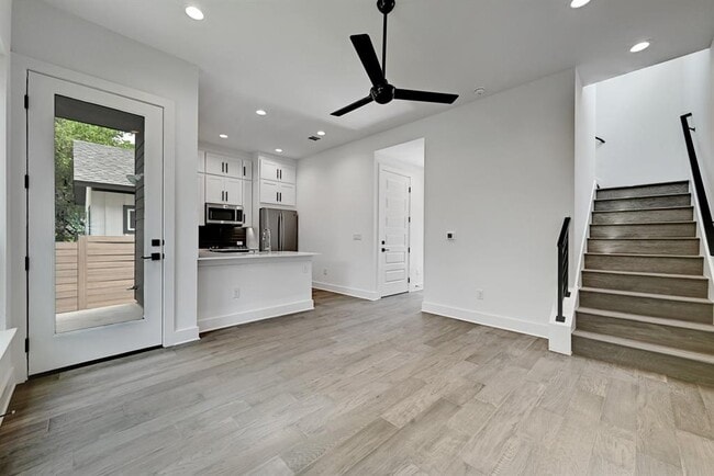 Photo - 2308 Maxwell Ln